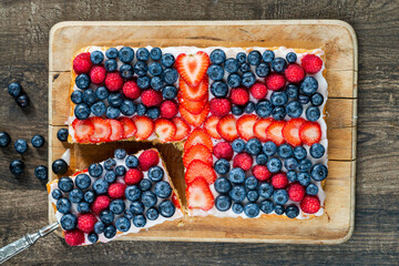 Sticker - Union Jack cake decorated with fresh fruit