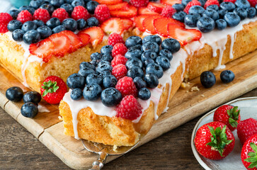 Canvas Print - Union Jack cake decorated with fresh fruit