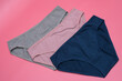 Zestaw bawełnianych majtek damskich w trzech kolorach 