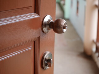 door knob open the door, door handle and lock, Aluminum door knob on the door skin