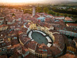 Luftbild von der Piazza Anfiteatro in Lucca in der Toskana