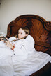 © Анна Молько - person play at phone in bed