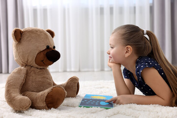 Canvas Print - Cute little girl playing with teddy bear at home