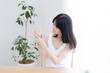 © ponta1414 - 指を触る日本人女性