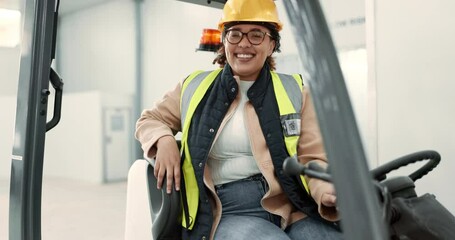 Canvas Print - Woman face, engineering and foreman on forklift for building and construction project. Happy, warehouse employee and smile for renovation, industrial and factory transport on site for architecture