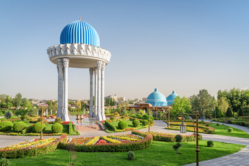 Wall Mural - Scenic rotunda at the Memorial Shakhidlar Hotirasi complex