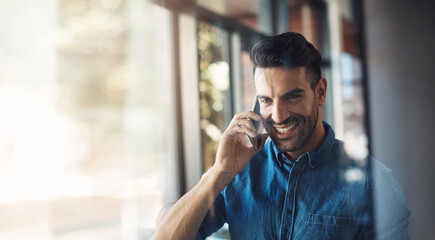 Fototapete - Banner, phone call and man in office with smile, mockup and business communication for b2b trading. Networking, consulting and happy businessman with cellphone, conversation and space in workplace.