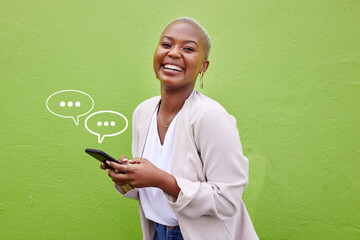 Fototapete - Black woman, phone and wall with notification icon, smile and portrait for texting by green background. African girl, smartphone and overlay with web chat, sign or speech bubble on social media app