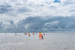 Windsurfer vor der Strandpromenade, Norddeich, Niedersachsen, Deutschland, Europa