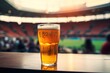 Bier trinken im Fußballstadion. Frisch gezapftes Bier als Zuschauer beim Sport mit Platz für Text.