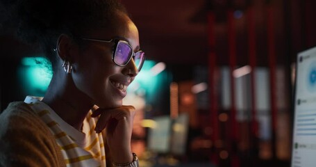 Aufkleber - Portrait of a Beautiful Happy Female Using Desktop Computer, Analysing Data, Thinking and Solving Problems. Black Project Manager Working in Creative Agency, Reviewing Marketing Strategy