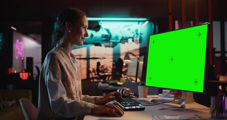 Aufkleber - Portrait of Caucasian Female Working in Creative Agency, Implementing Modern Business Strategy for Clients. Successful Specialist Using Desktop Computer with Green Screen Mock Up Display