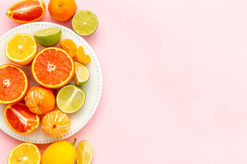 Canvas Print - Layout of citrus fruits on white plate top view