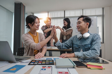 a group of professional asian ui, ux graphic designers, or developers is in the meeting, brainstormi