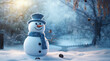muñeco de nieve con sombrero y bufanda azul en bosque nevado y nevando sobre fondo desenfocado concepto navidad