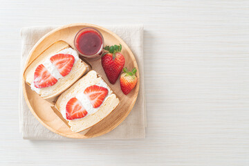 Canvas Print - pancake sandwich strawberry fresh cream