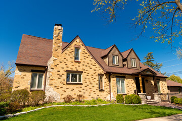 property in neighborhood. residential building house outdoor. vintage cottage style home in residential neighborhood. neighborhood house architecture. modern cottage house. bungalow