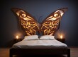© David Martínez - Cabecero de cama original con forma de mariposa