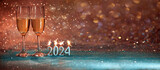 2024 Nowy Rok. Kartka z życzeniami szczęśliwego nowego roku 2024. kieliszki do szampana na brokatowy tle, new year