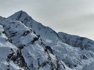 Canvas Print - Scenic view of a snow-capped mountain range in Swiss Alps in winter