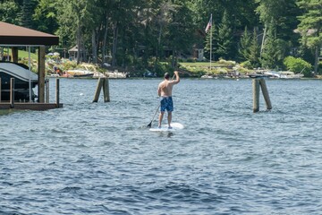 Canvas Print - Paddle boarder enjoying a view of the White Mountains cruising on New Hampshire's Lake Winnipesaukee