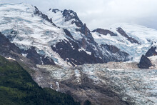 Le Mont-Blanc Et Le Glacier Des Bossons En Savoie 