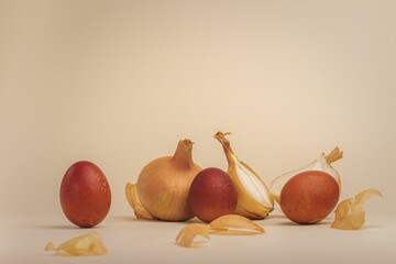 Canvas Print - Selection of fresh eggs and onions on a beige background