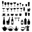 Ensemble de pictogrammes noirs sur le thème de la boisson avec divers objets de cuisine : verre, tasse, bouteille, tire bouchon, gobelet, théière et cafetière. 
