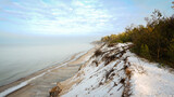Fototapeta  - Klif nad Morzem Bałtyckim zimą