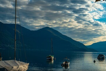 Canvas Print - Idyllic lake scene in Ascona, Switzerland in the autumn