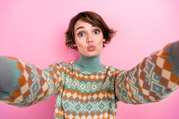 Canvas Print - Selfie of wearing turtleneck young girlfriend bob brown hair sending air kiss shooting her autumn vibe isolated on pink color background