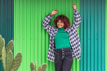 Canvas Print - smiling girl on the street on green wall