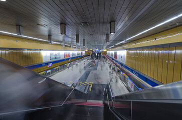 Wall Mural - top down view of crowded passenger get on and get off from subway train while train arrive and depar
