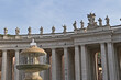 Città del Vaticano, il colonnato del Bernini e la fontana in piazza San Pietro - Roma