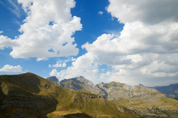 Canvas Print - Mountain landscape in Spanish Pyrenees.