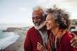Lächelnde Verbundenheit: Glückliches Seniorenpaar genießt den Lebensabend