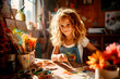 Retrato de preciosa niña pintando con pinceles y acuarelas en casa. Actividades artísticas.Proyecto de arte infantil