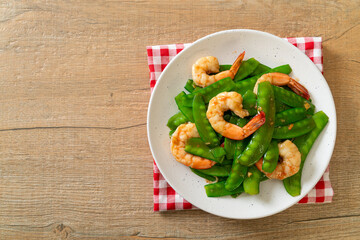 Wall Mural - Stir-Fried Green Peas with Shrimp