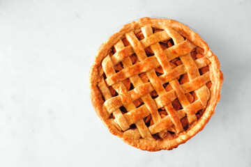 Aufkleber - Homemade autumn apple pie. Top view over a white marble background.