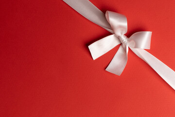 Poster - White bow on red