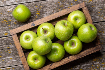 Wall Mural - Wooden box with fresh green apples