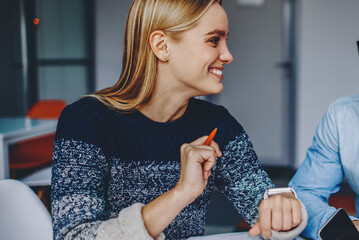 Canvas Print - Cheerful young man and woman talking about collaborative plan on common project