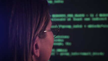 Professional programmer, developing programmer development website design and coding technologies working at home.