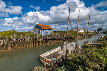 Sticker - Canal ou étier d'accès à la mer sur l'île d'Oléron à Saint-Pierre-d'Oléron, Charente-Maritime, France