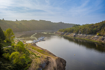 Poster - Vue sur la Loire et le port de Bully depuis le pont en période de sécheresse