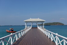 シーチャン島の桟橋・タイ　Piled Warf At Koh Sichang, Thailand