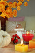 Jesienny stół dynie dekoracje wnętrz