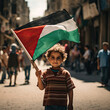 Enfant palestinien tenant le drapeau palestinien, dans la rue de Ramallah