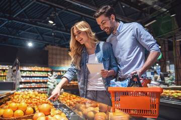 Wall Mural - Couple at the supermarket