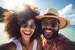 © sam - Happy black couple taking selfie outside on vacation - Beautiful boyfriend and girlfriend having fun on summer holiday